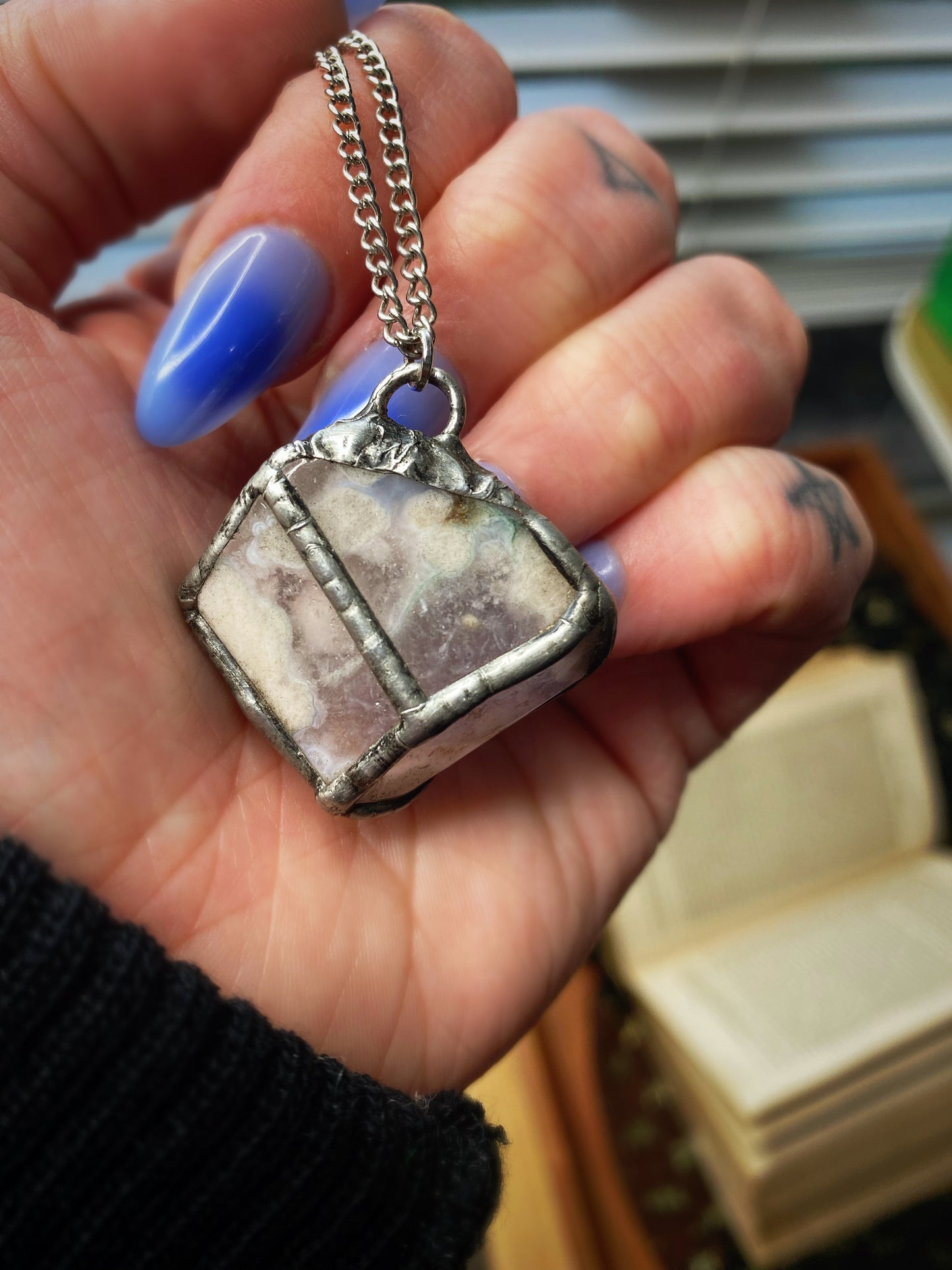 Garden Party Geometric Flower Agate Pendant