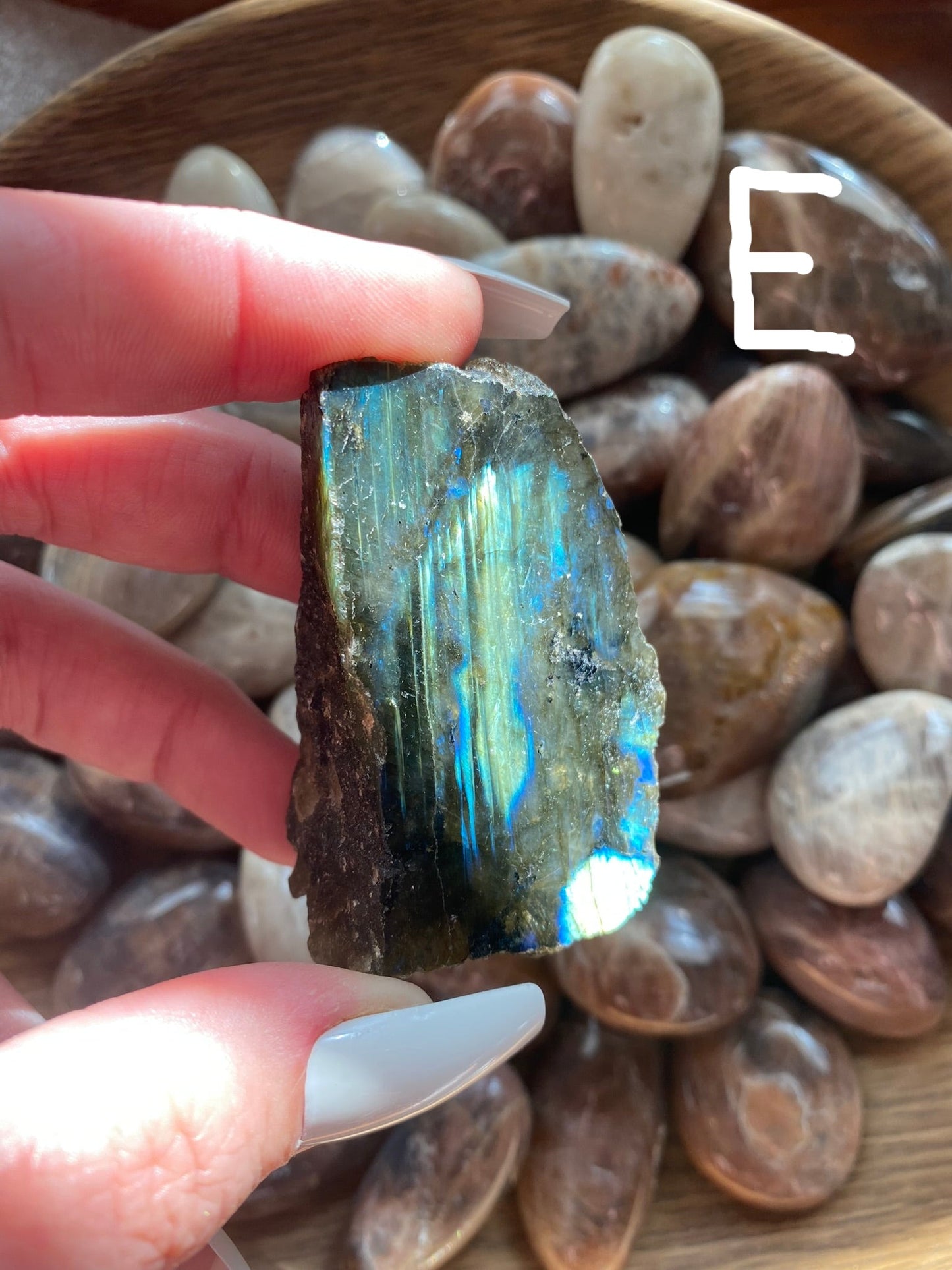 labradorite with blue and green flash