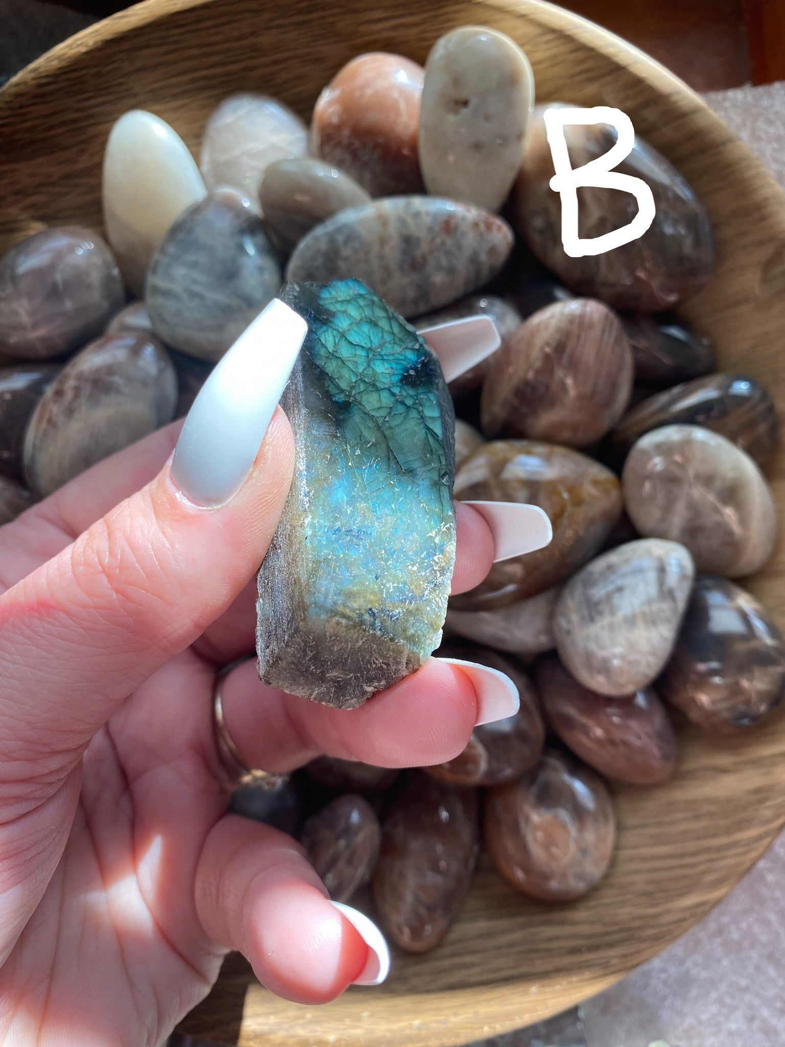 labradorite with blue-green flash